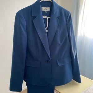 Macys Le Suit beautiful royal blue! Nicely tailored size 8p